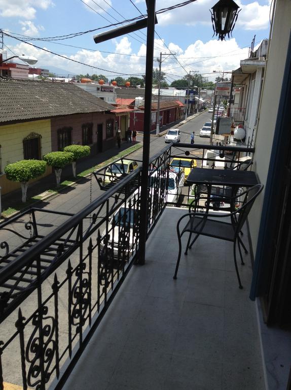 Los Faroles Hotel Uruapan (Michoacan) Δωμάτιο φωτογραφία