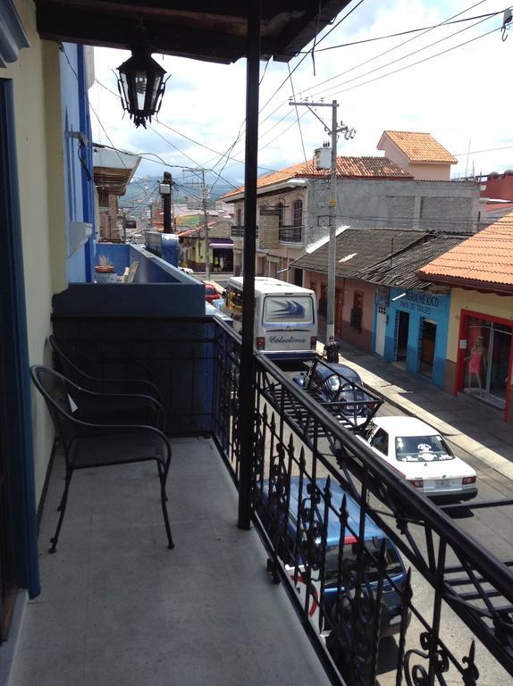 Los Faroles Hotel Uruapan (Michoacan) Δωμάτιο φωτογραφία