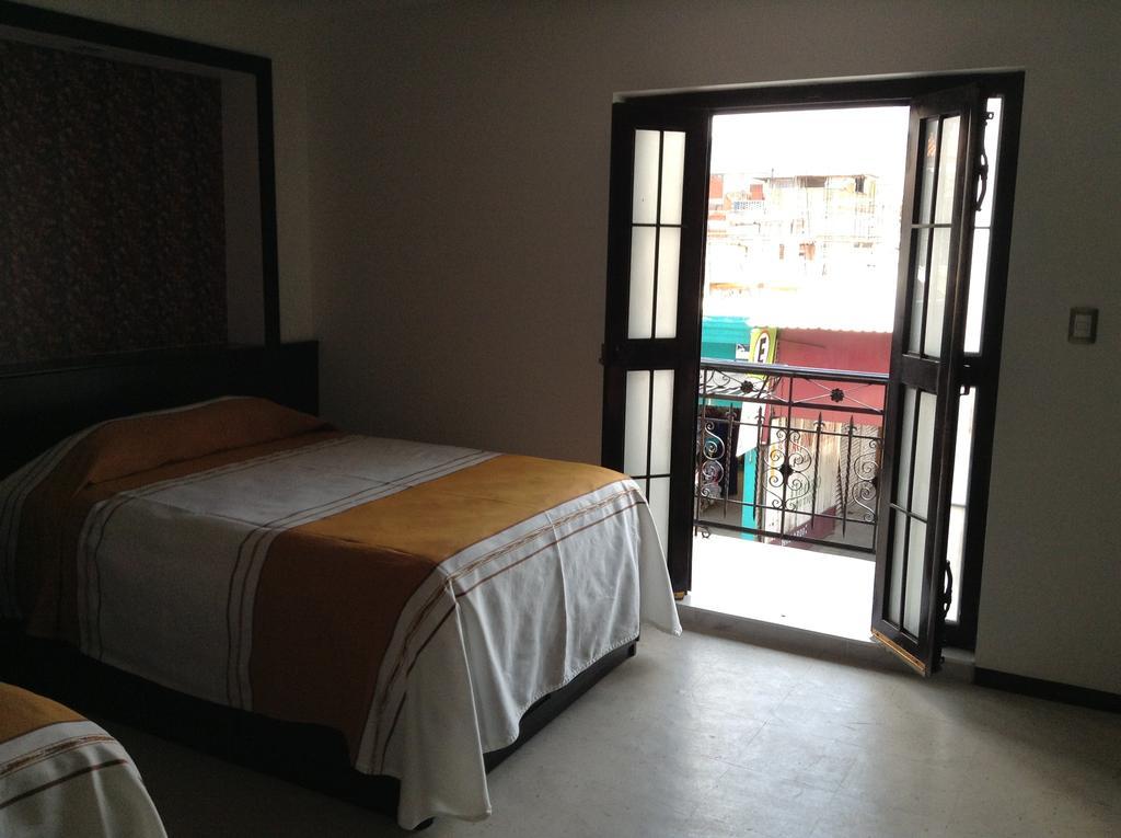 Los Faroles Hotel Uruapan (Michoacan) Εξωτερικό φωτογραφία