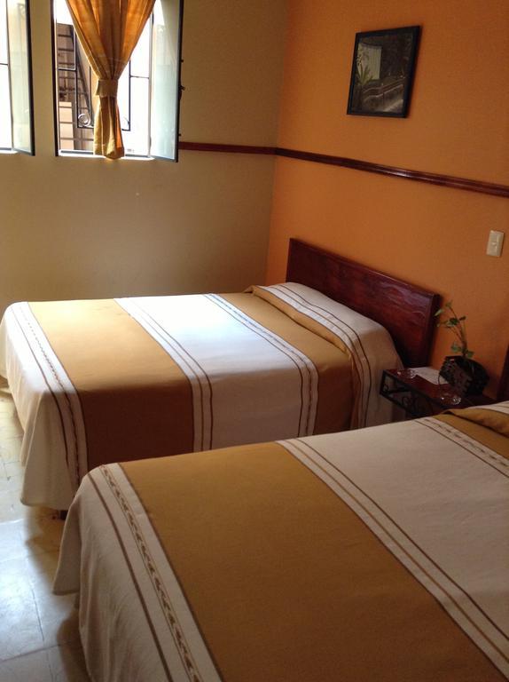 Los Faroles Hotel Uruapan (Michoacan) Δωμάτιο φωτογραφία