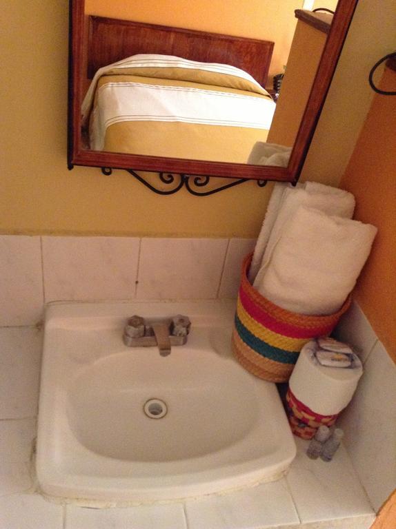 Los Faroles Hotel Uruapan (Michoacan) Δωμάτιο φωτογραφία