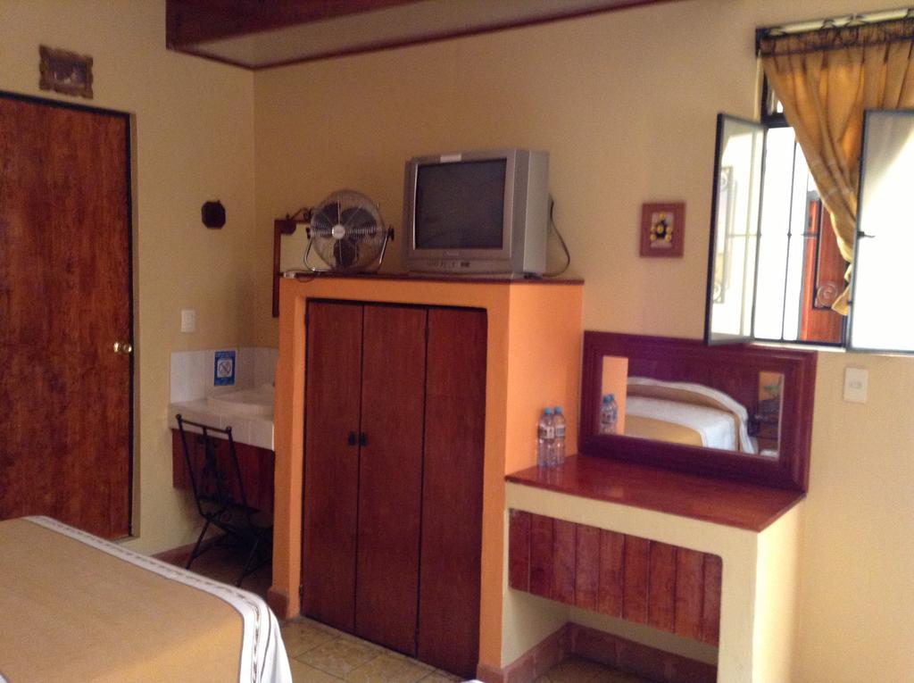 Los Faroles Hotel Uruapan (Michoacan) Εξωτερικό φωτογραφία